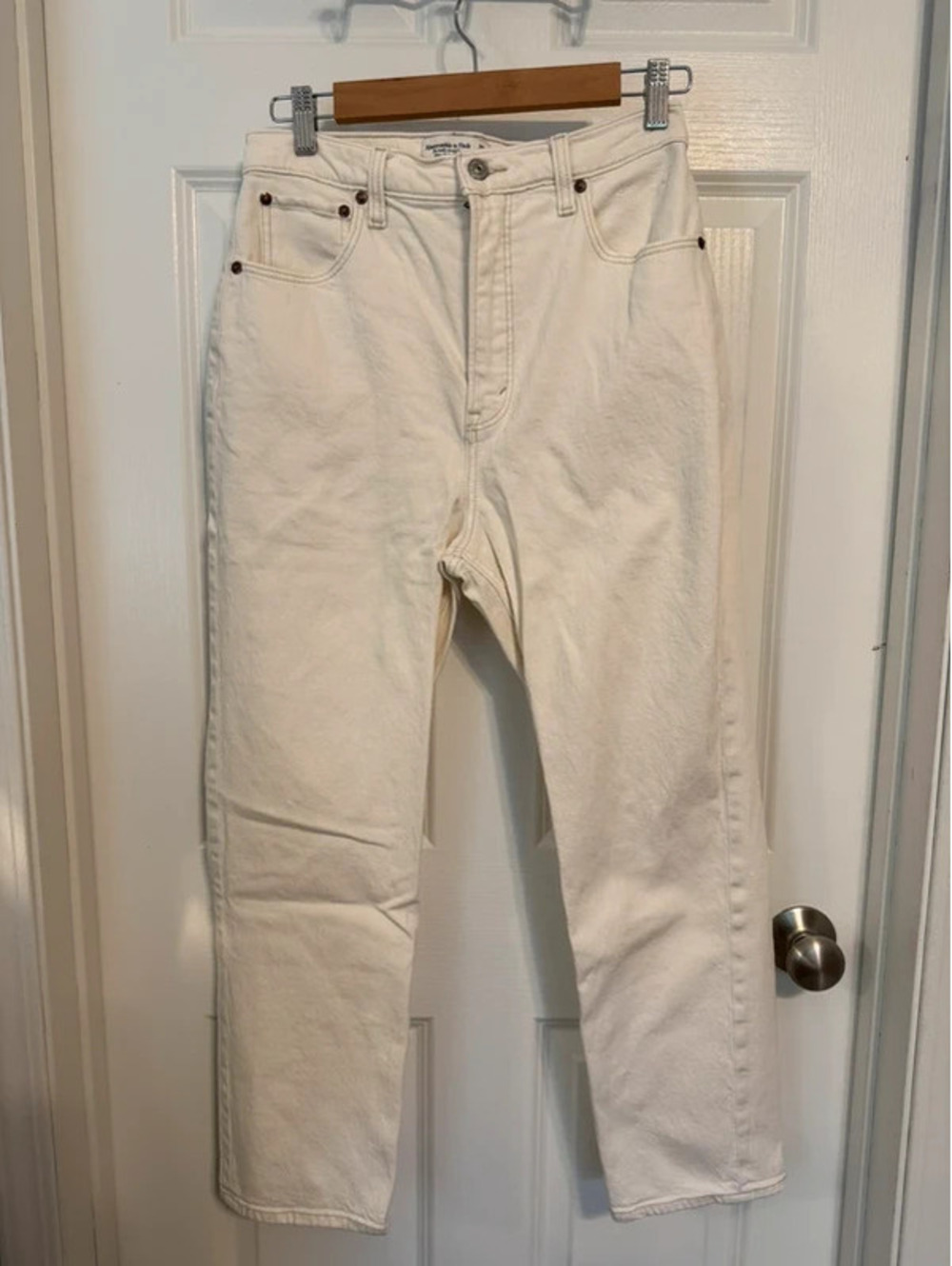Abercrombie & Fitch Off-White Ankle Straight Curve Love Jean, Size 8/29